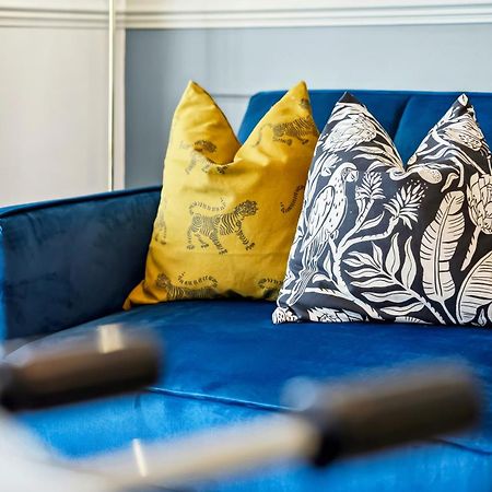 Long Term And Summer Special Offer! 5-Bedroom Spacious, Stunning Design, Sociable Areas & Cosy House Near South Downs Park, Sleeps 11 With Games Room, Private Parking And Garden- By Blue Puffin Stays Уотерлувилл Экстерьер фото