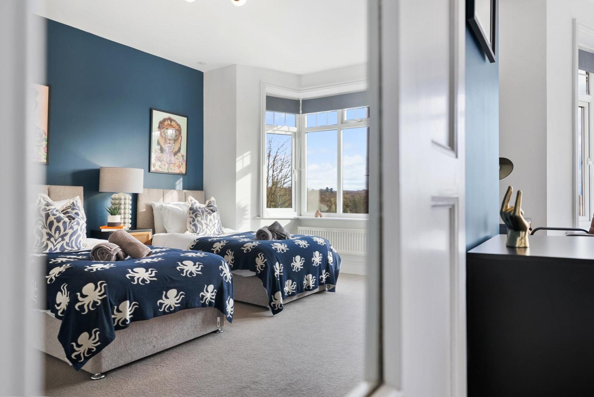 Long Term And Summer Special Offer! 5-Bedroom Spacious, Stunning Design, Sociable Areas & Cosy House Near South Downs Park, Sleeps 11 With Games Room, Private Parking And Garden- By Blue Puffin Stays Уотерлувилл Экстерьер фото