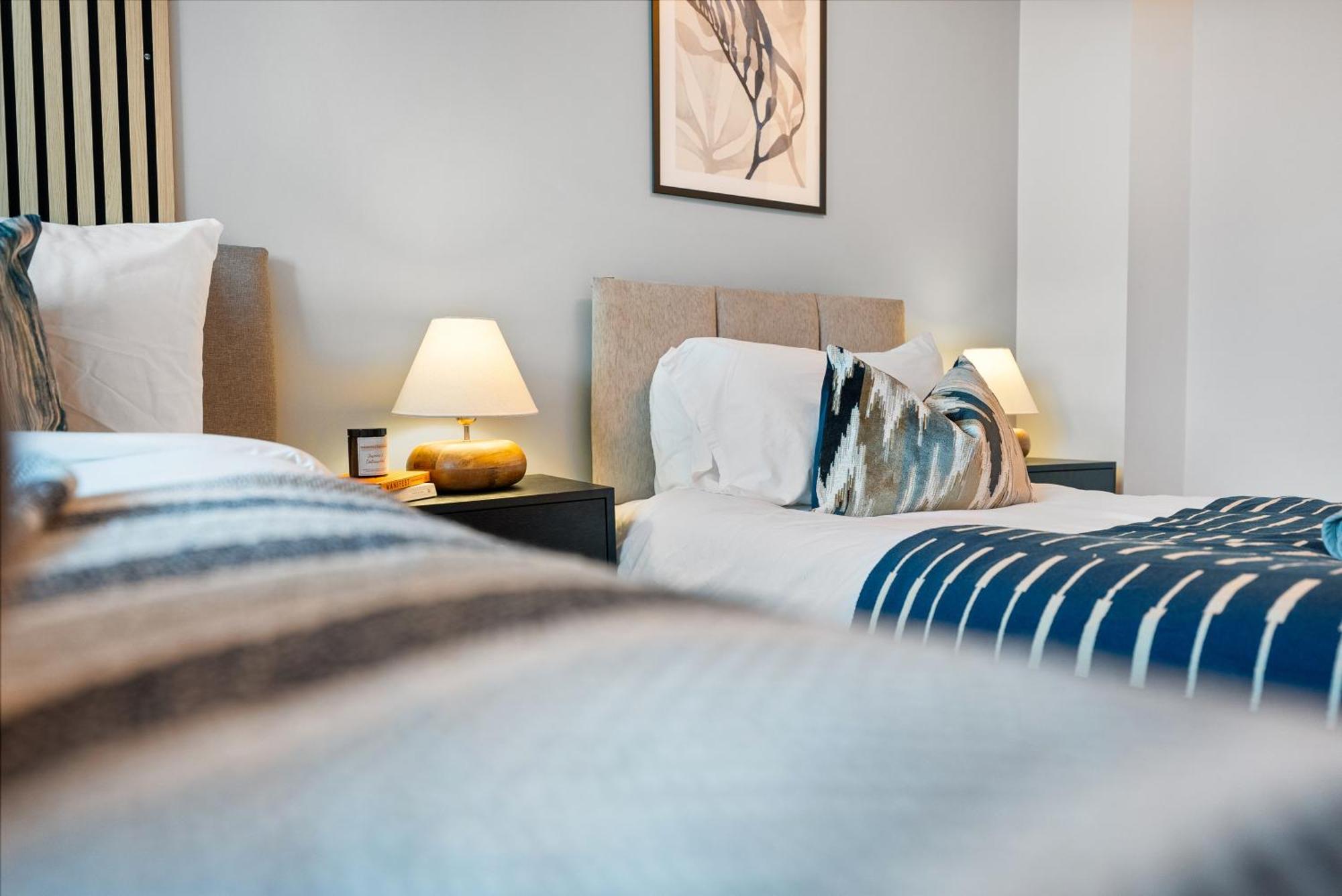 Long Term And Summer Special Offer! 5-Bedroom Spacious, Stunning Design, Sociable Areas & Cosy House Near South Downs Park, Sleeps 11 With Games Room, Private Parking And Garden- By Blue Puffin Stays Уотерлувилл Экстерьер фото