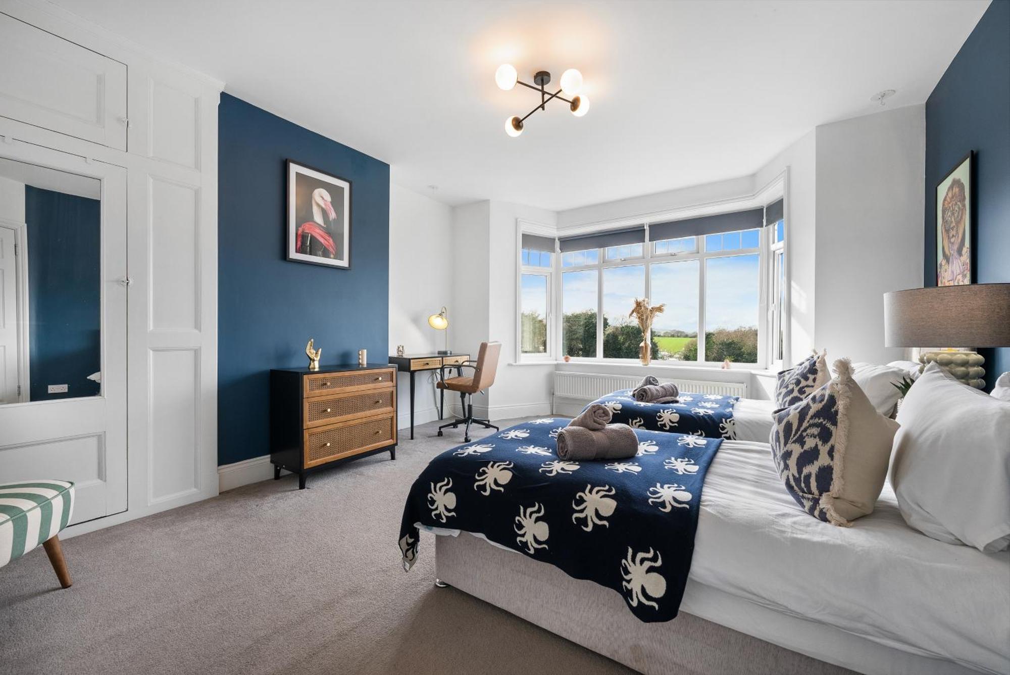 Long Term And Summer Special Offer! 5-Bedroom Spacious, Stunning Design, Sociable Areas & Cosy House Near South Downs Park, Sleeps 11 With Games Room, Private Parking And Garden- By Blue Puffin Stays Уотерлувилл Экстерьер фото