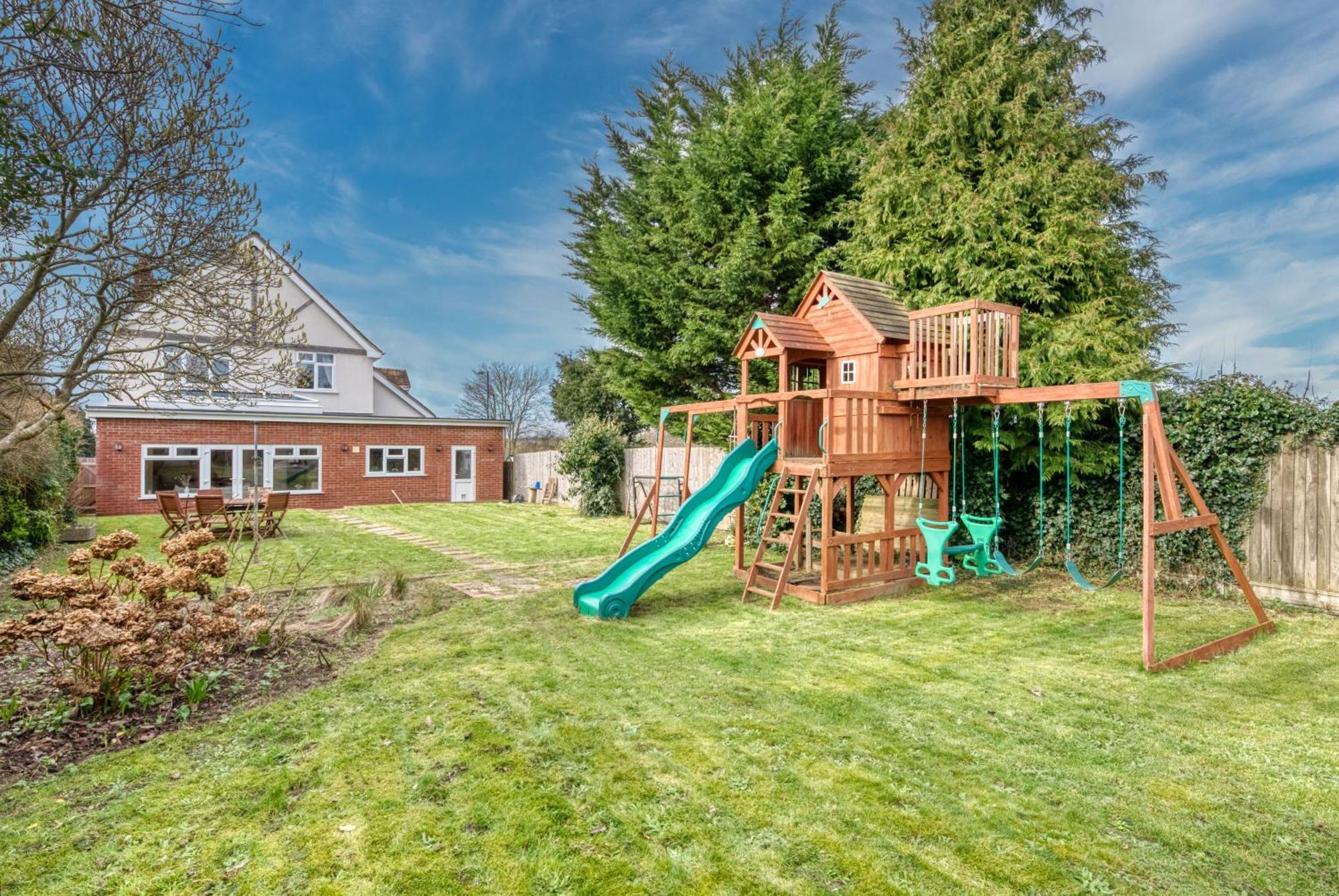 Long Term And Summer Special Offer! 5-Bedroom Spacious, Stunning Design, Sociable Areas & Cosy House Near South Downs Park, Sleeps 11 With Games Room, Private Parking And Garden- By Blue Puffin Stays Уотерлувилл Экстерьер фото