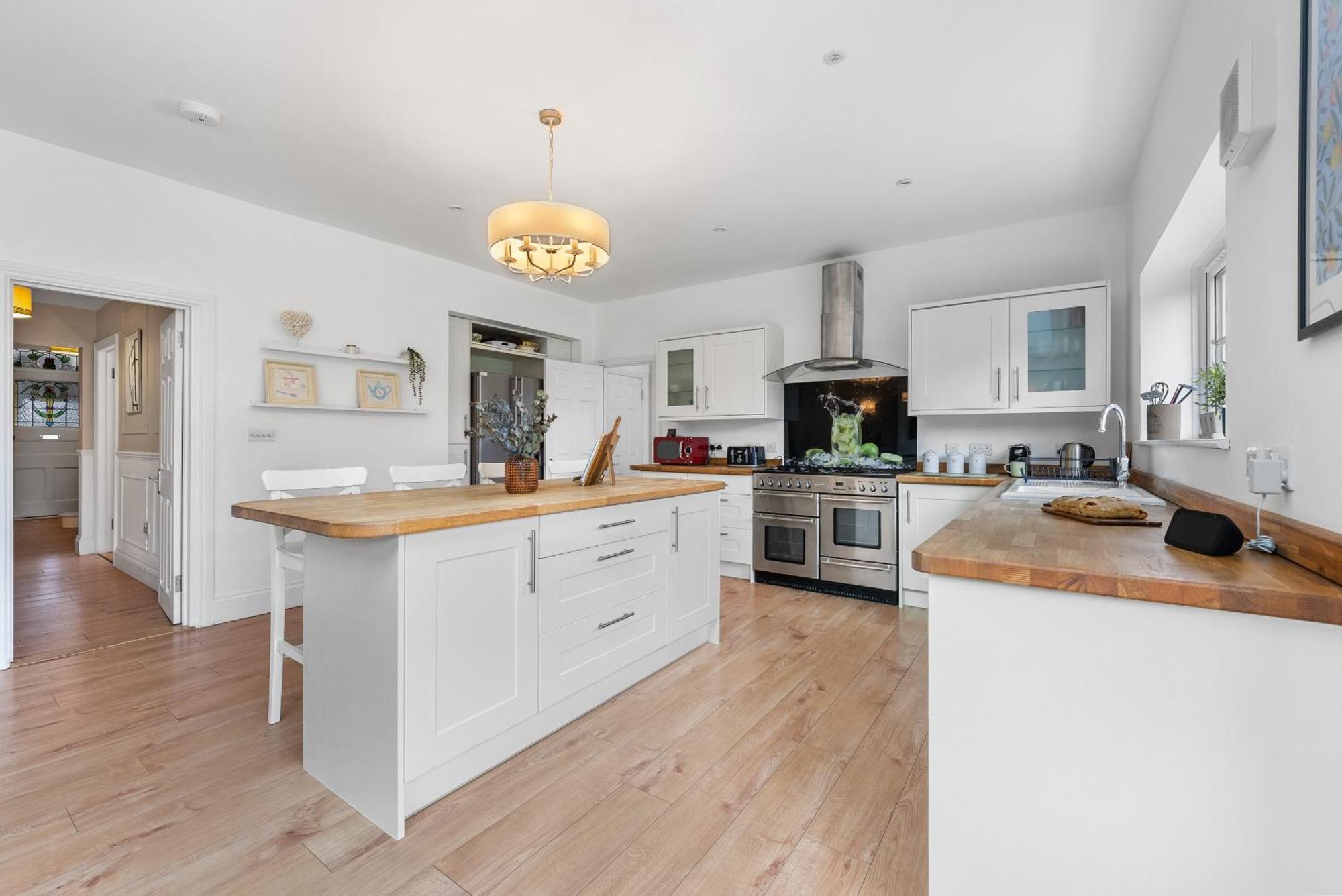 Long Term And Summer Special Offer! 5-Bedroom Spacious, Stunning Design, Sociable Areas & Cosy House Near South Downs Park, Sleeps 11 With Games Room, Private Parking And Garden- By Blue Puffin Stays Уотерлувилл Экстерьер фото