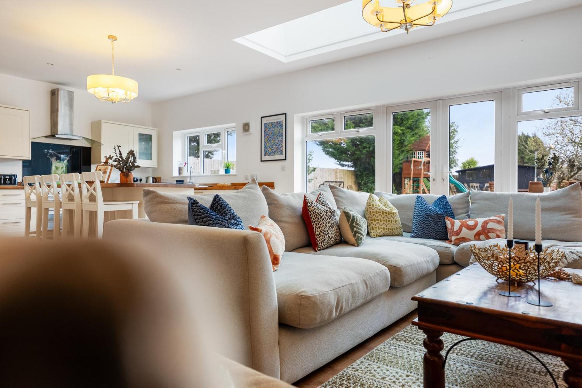 Long Term And Summer Special Offer! 5-Bedroom Spacious, Stunning Design, Sociable Areas & Cosy House Near South Downs Park, Sleeps 11 With Games Room, Private Parking And Garden- By Blue Puffin Stays Уотерлувилл Экстерьер фото