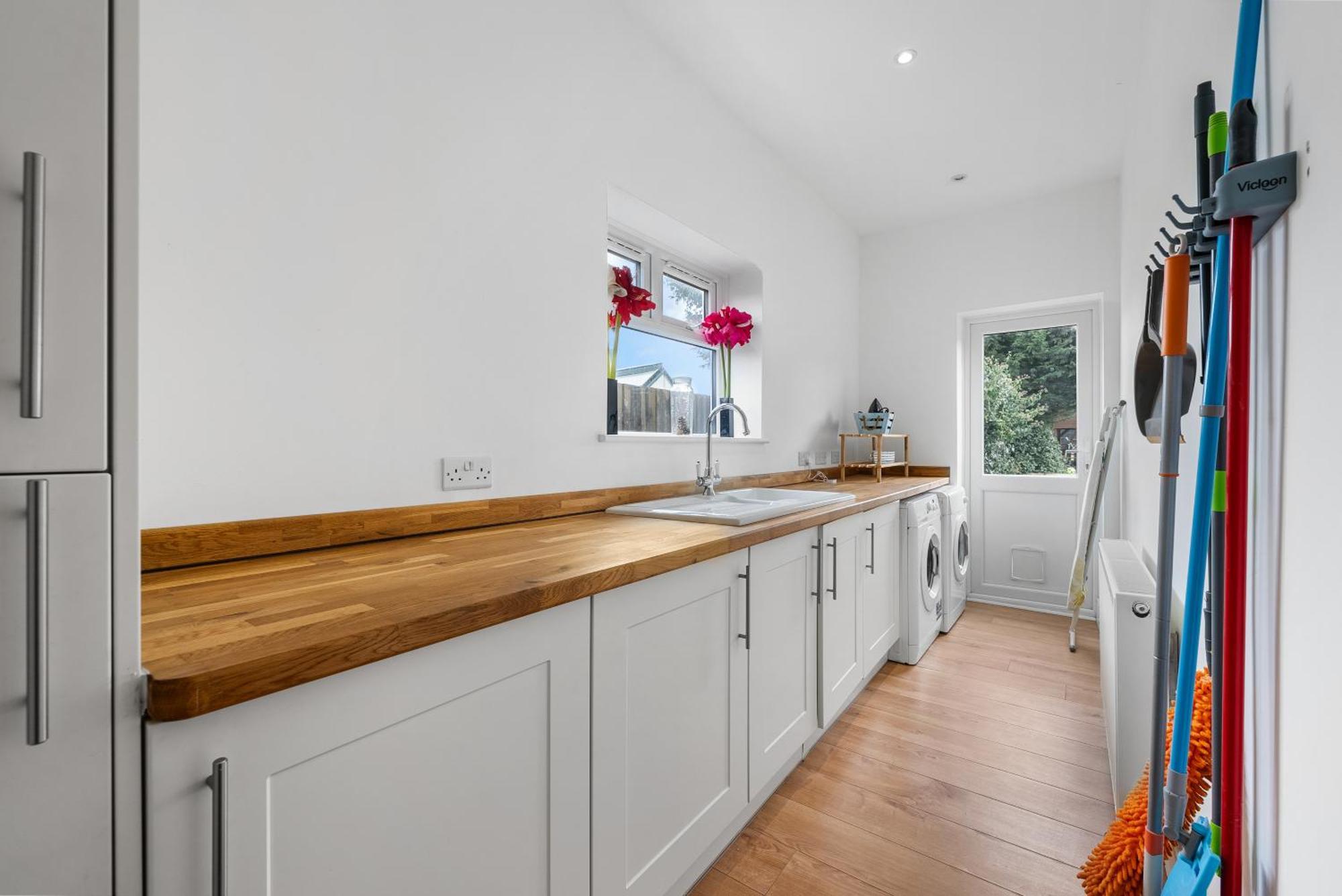 Long Term And Summer Special Offer! 5-Bedroom Spacious, Stunning Design, Sociable Areas & Cosy House Near South Downs Park, Sleeps 11 With Games Room, Private Parking And Garden- By Blue Puffin Stays Уотерлувилл Экстерьер фото