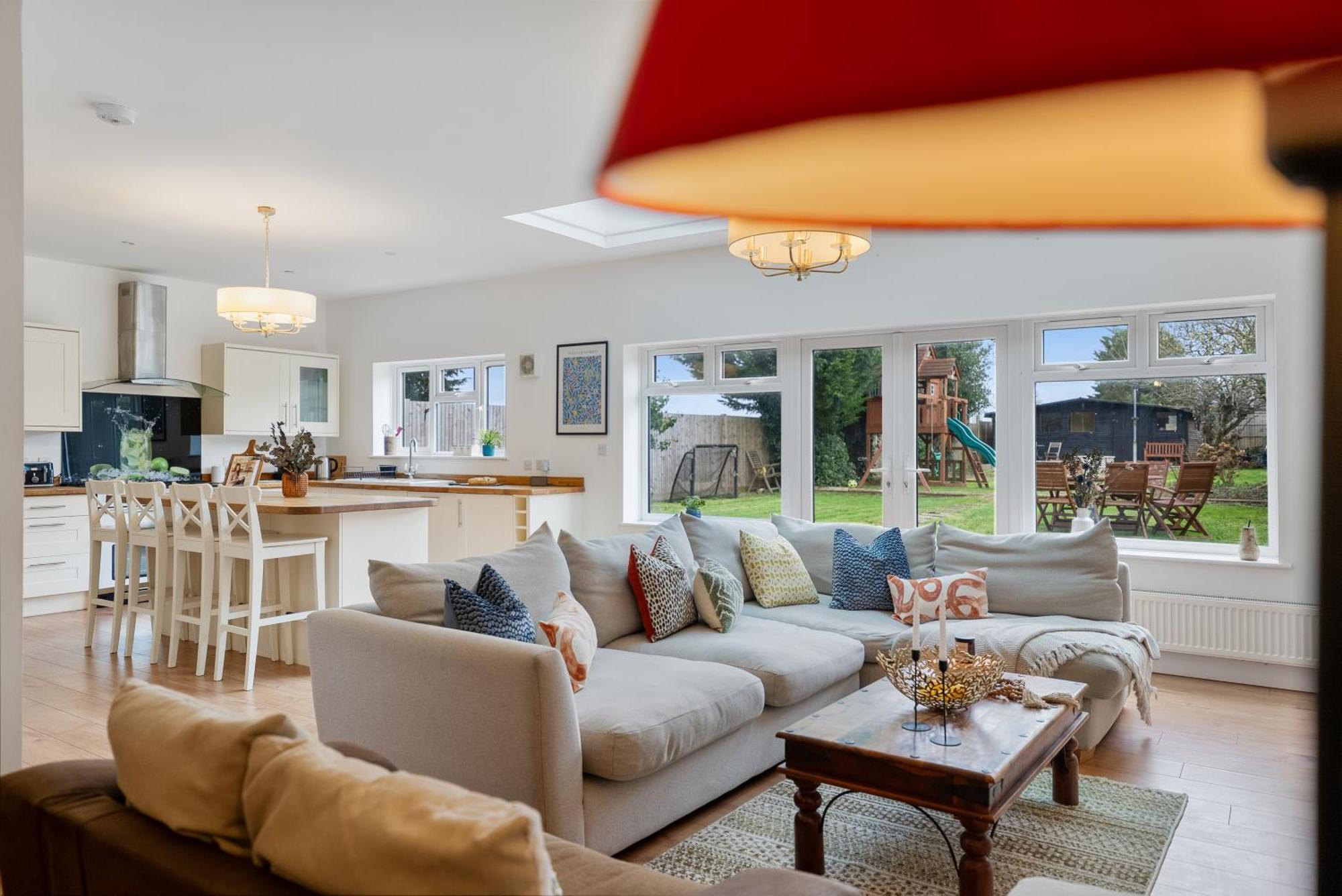 Long Term And Summer Special Offer! 5-Bedroom Spacious, Stunning Design, Sociable Areas & Cosy House Near South Downs Park, Sleeps 11 With Games Room, Private Parking And Garden- By Blue Puffin Stays Уотерлувилл Экстерьер фото