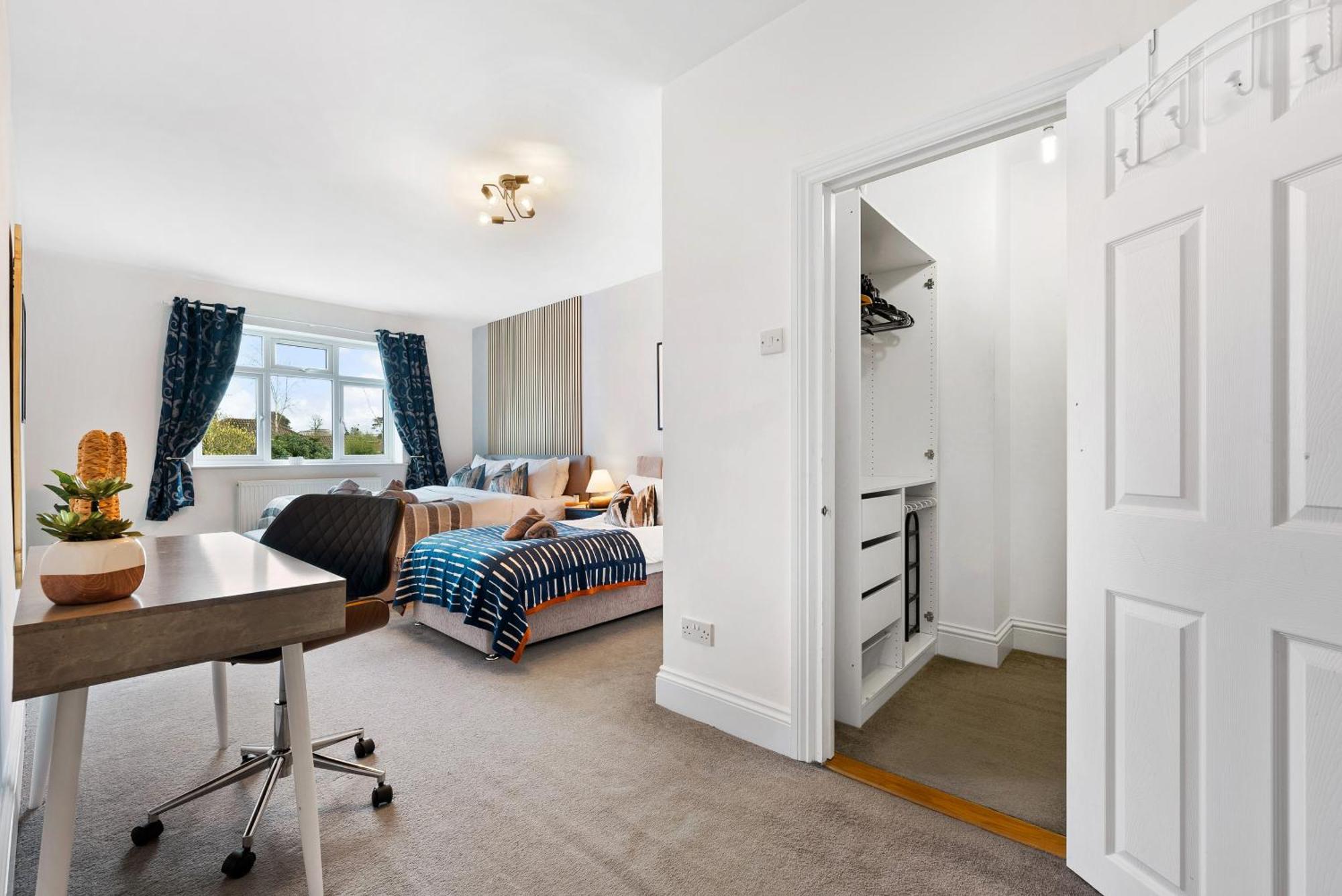Long Term And Summer Special Offer! 5-Bedroom Spacious, Stunning Design, Sociable Areas & Cosy House Near South Downs Park, Sleeps 11 With Games Room, Private Parking And Garden- By Blue Puffin Stays Уотерлувилл Экстерьер фото